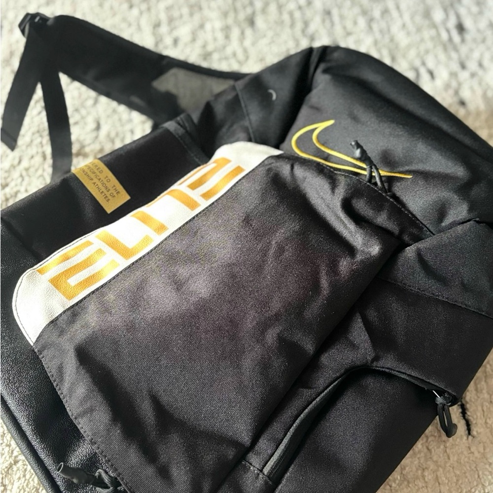 Nike Hoops Elite Basketball/School backpacking Gold White swoosh